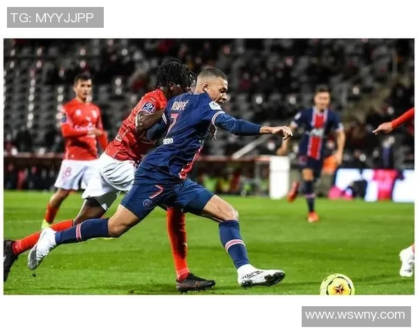 邓伯什与阿尔梅勒城比赛推迟的原因分析与影响探讨 邓伯什与阿尔梅勒城比赛推迟的原因分析与影响探讨